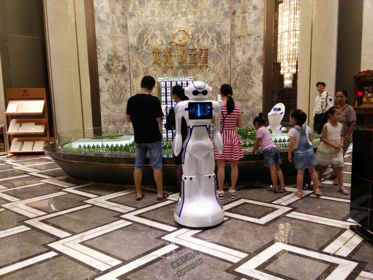 服務(wù)機(jī)器人能夠取代人工客服嗎？